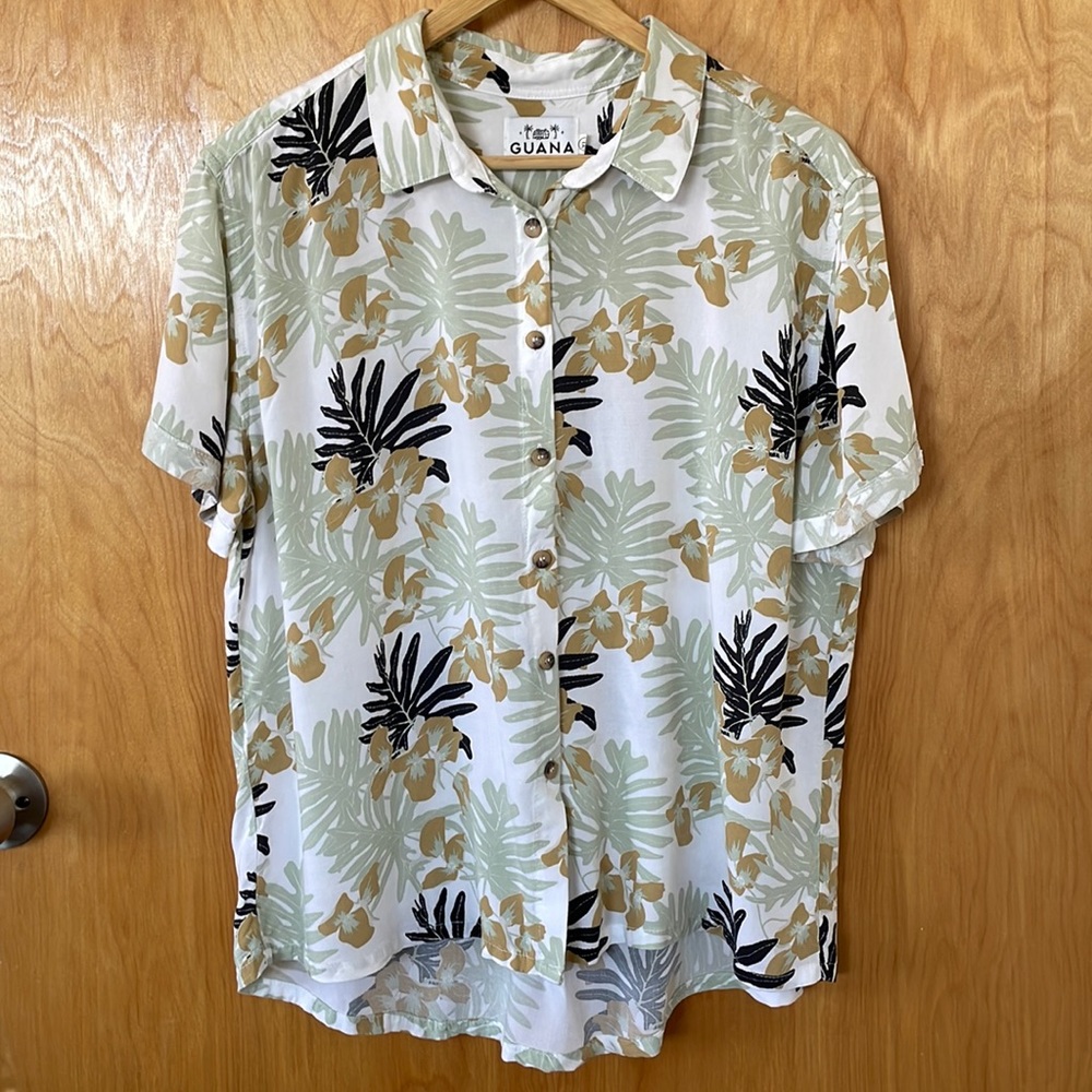 Guana Costa Rica Shirt Tropical Print fits like size M Womens